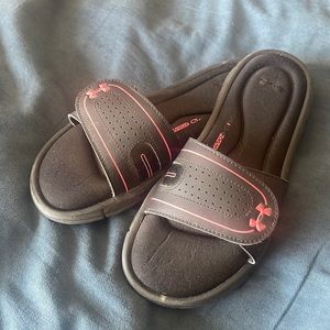 Womens Size 8 Foam Slides